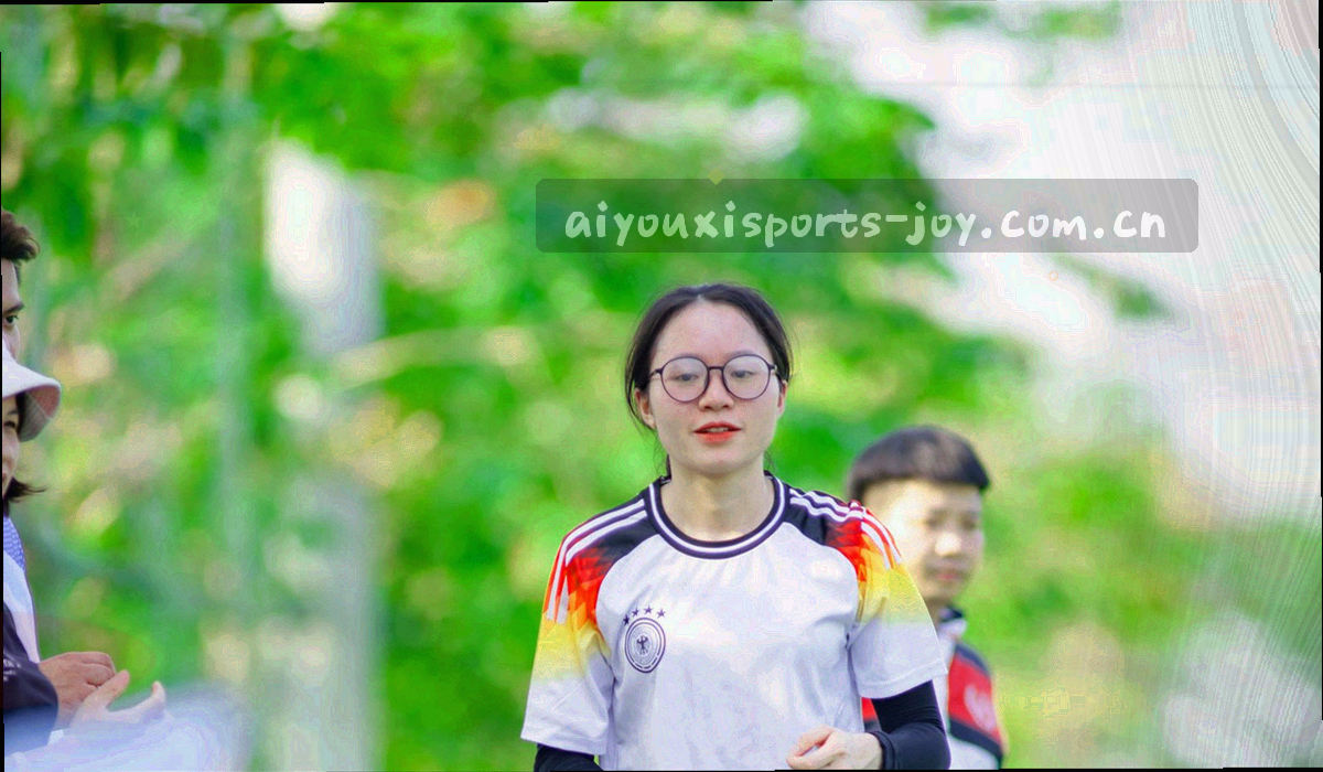 角球数据折线图与柱状图组合，关键数值用亮色高亮